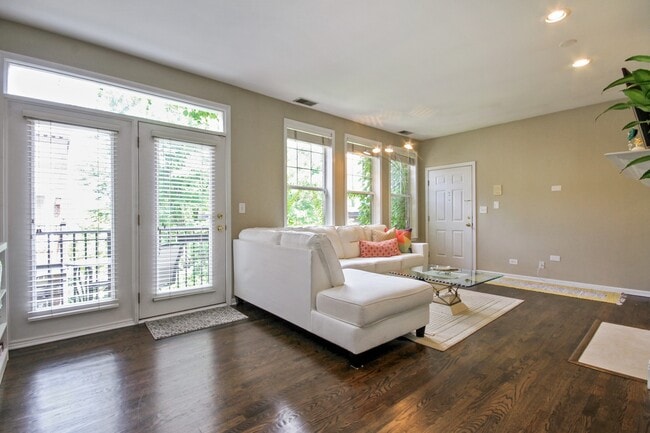 Photo - 305 W Scott St Unit 504