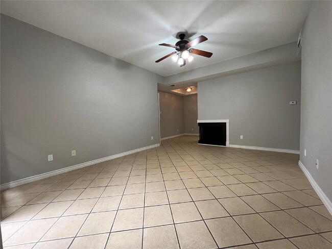 Photo - 2 Bed Condo in 77054 Near Texas Medical Center + Gated Community Unit 35