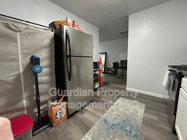 Photo - 123.5 N Main St