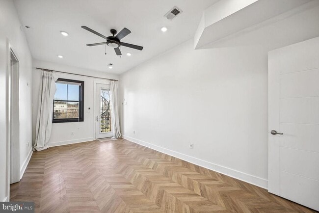 Photo - 2012 D St NE Unit 3