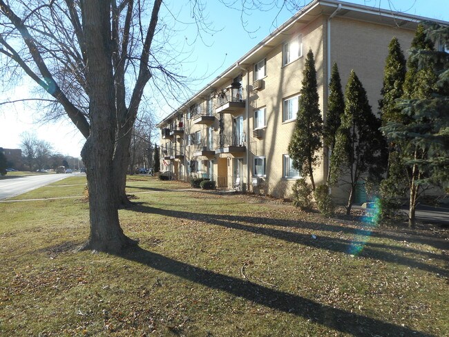 Apartments For Rent In Wheaton Il Photo 1110 S Lorraine Rd Unit 1d