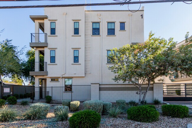 Photo - 4235 N 26th St