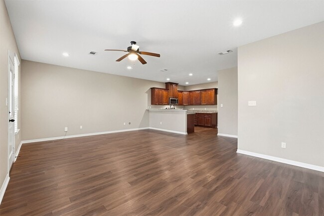 Photo - 112 Artesian Way