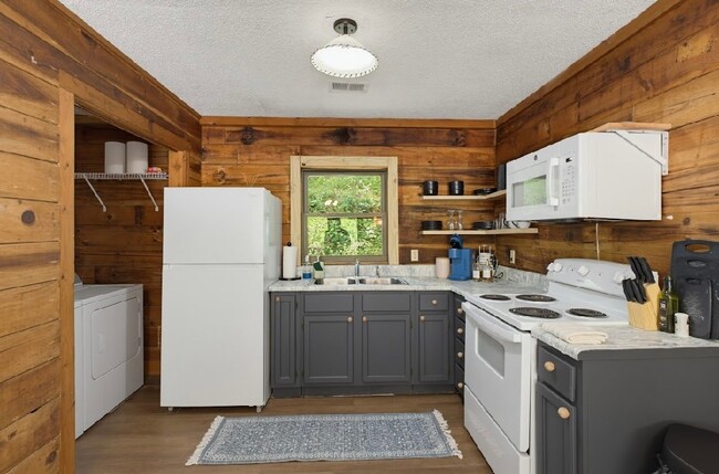 1480 S Country Club Dr