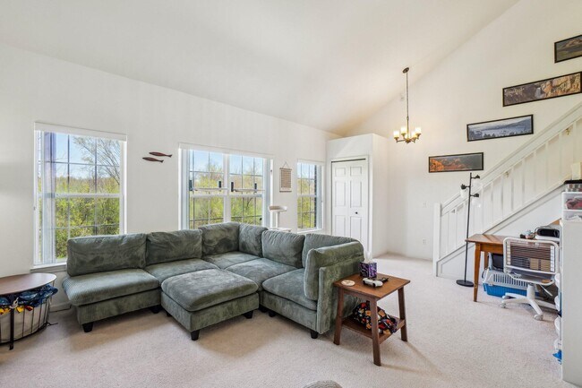 1870 Lindsay Ln