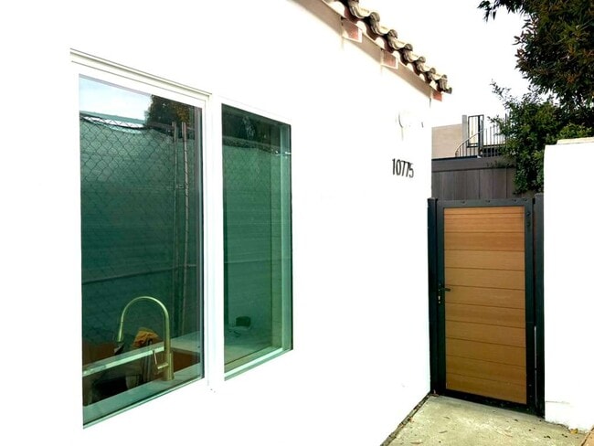 Building Photo - 10775 W Olympic Blvd