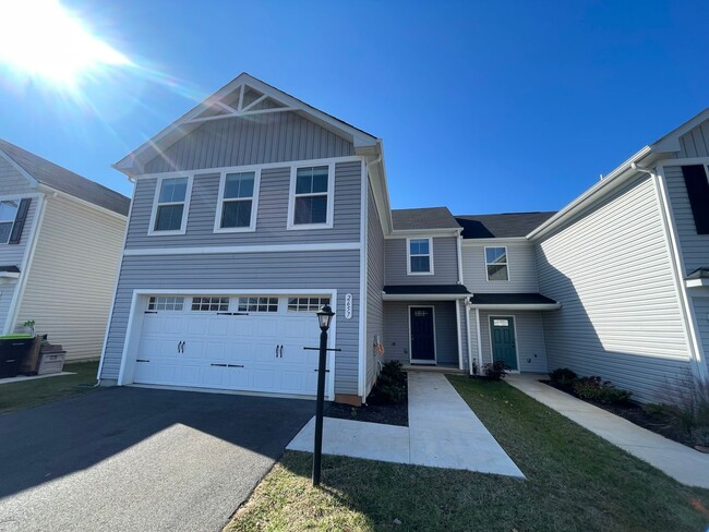 Gorgeous Locust Thicket Townhome - Gorgeous Locust Thicket Townhome