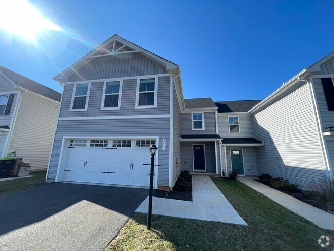 Building Photo - Gorgeous Locust Thicket Townhome