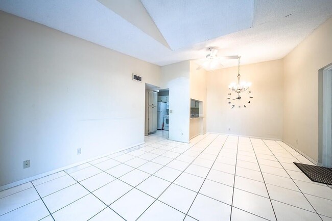 Photo - 202 Foxtail Dr