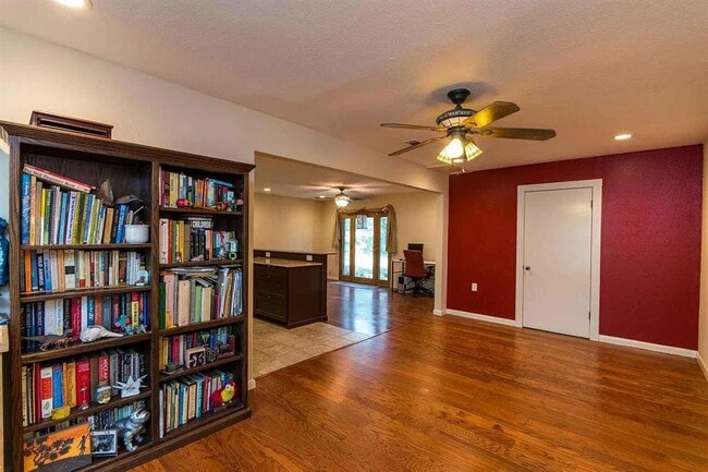 Photo - 1207 Fieldcrest Dr