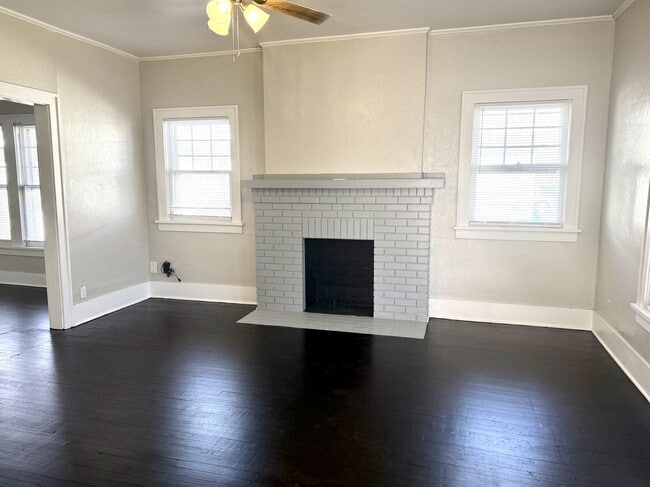 Photo - 409 B St NW