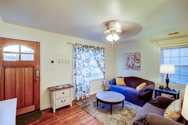 Photo - 620 Penguin St