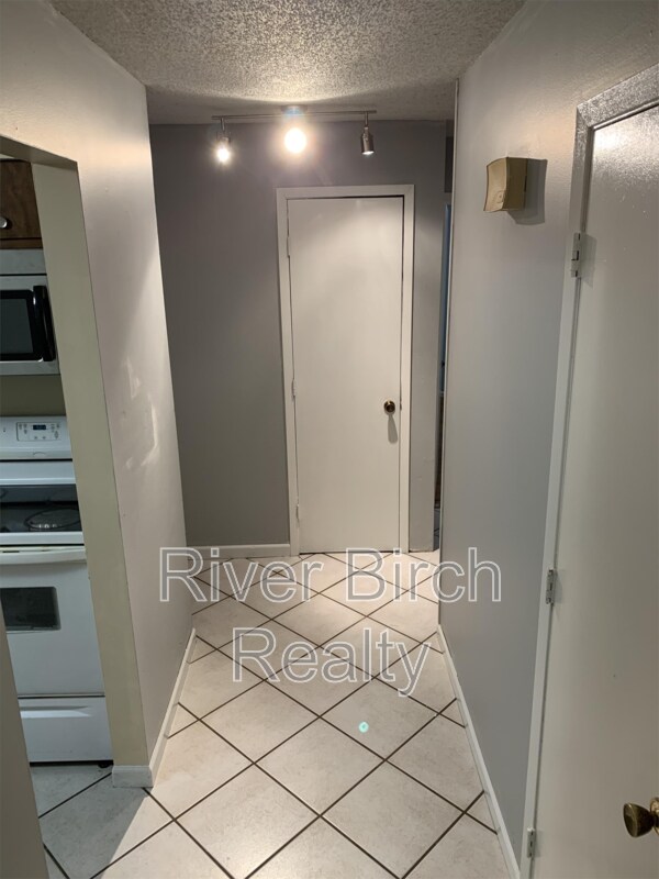Photo - 425 W Lawrence Ave