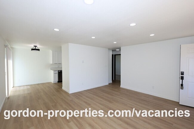8960 SE Tolbert St Unit 2