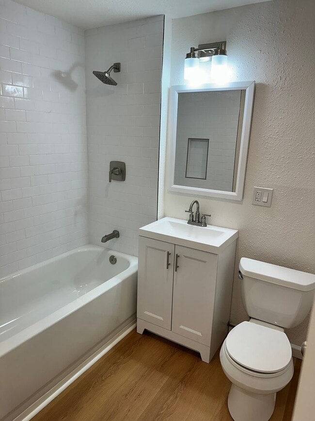 Photo - Blades Market Unit #5310