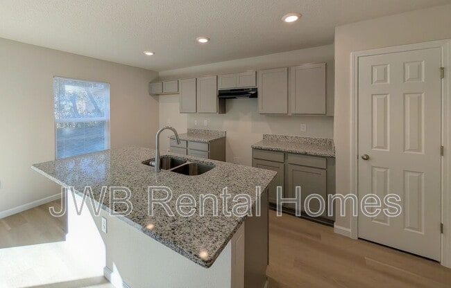 Photo - 2890 Fitzgerald St