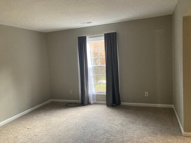 Photo - 831 Clareridge Ln