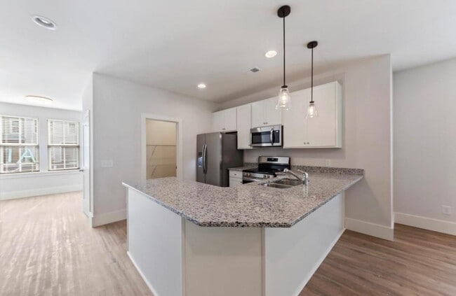 Photo - 629 W 4th St N