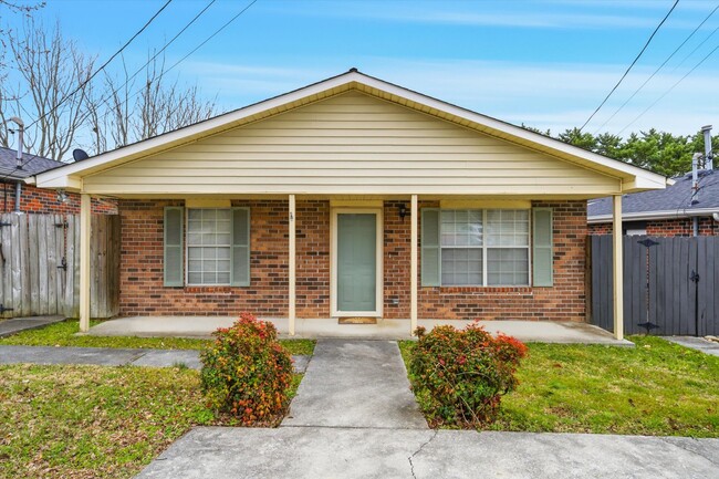 Building Photo - 804 Valerie Ln