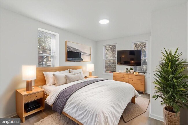 Photo - 3827 Cambridge St Unit 2