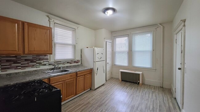 19 Delaware Ave Unit 2