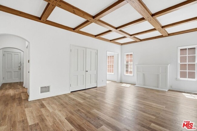 Photo - 140 S Camden Dr Unidad 202