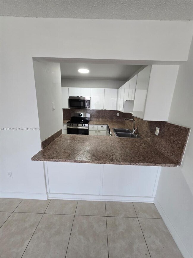 Photo - 6990 NW 186th St Unidad 4-408