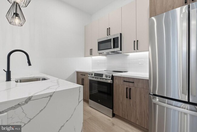 Building Photo - 203 S 13th St Unit 3C