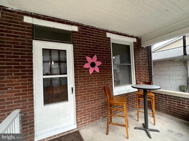Photo - 239 N Stratton St