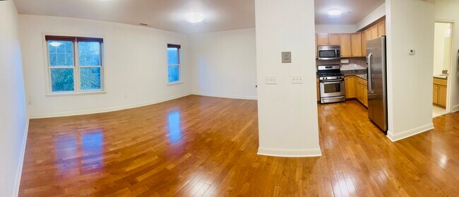 Living, Family, Dining, Kitchen, Half Bath - 391 Pleasant St Unidad 307