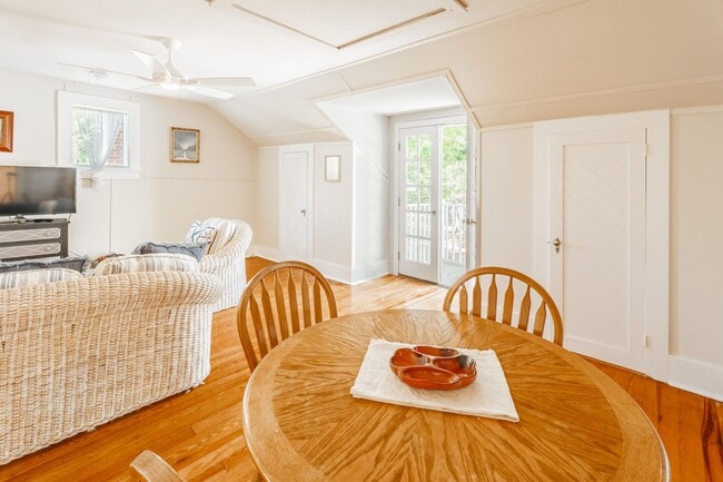 Photo - 326 Sumter St SE