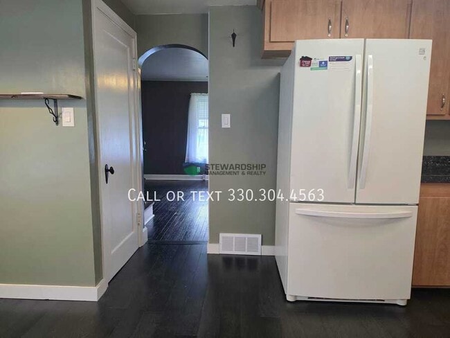 Photo - 2119 Maple Ave NE