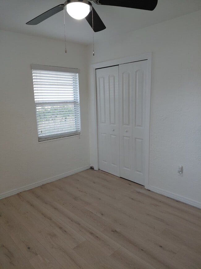 Photo - 1003 39th Ave W