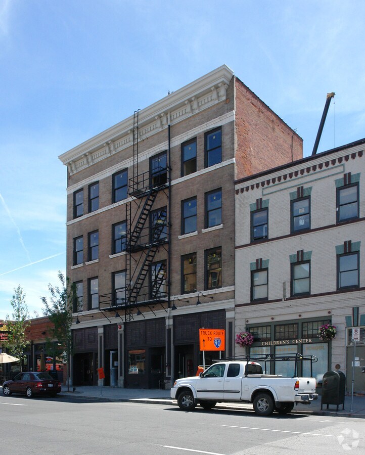 Saranac Building Renovation - Saranac Building Renovation Apartments
