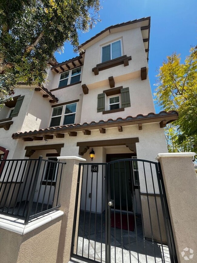 Building Photo - Modern Comfort Meets Classic Charm – 4BR H... Rental