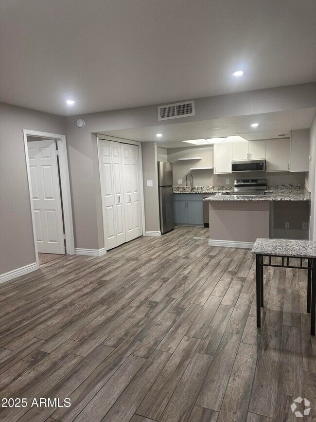 Building Photo - 1351 N Pleasant Dr Unit 1031 Rental