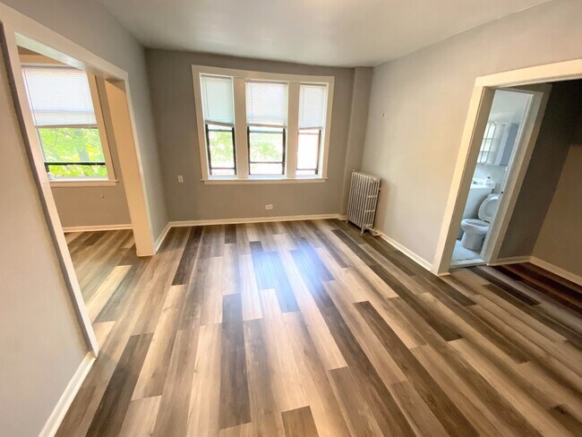 Photo - 839 W Sheridan Rd Unit 214