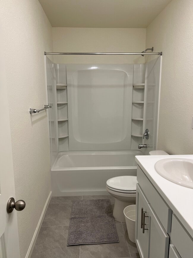 Floor 2 - Common Bath - 329 Shafer Ave Unit Room 2