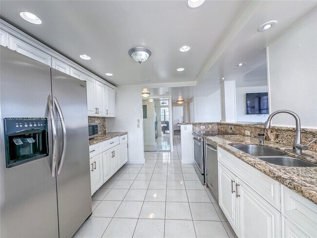 Photo - 800 Parkview Dr Unit 630