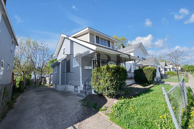 Photo - 1555 Myrtle Ave