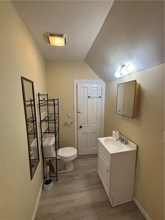 Photo - 1056 Walnut St