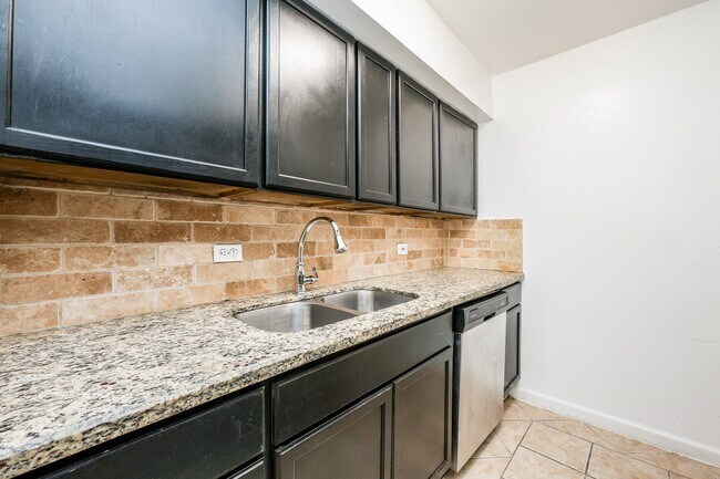 Photo - 7510 Shadyvilla Ln Unidad 17
