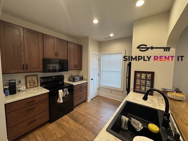 Photo - Renovated 2 Bedroom, 2 Bathroom on Campus!