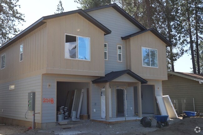Building Photo - Duplex in CDA ! Rental
