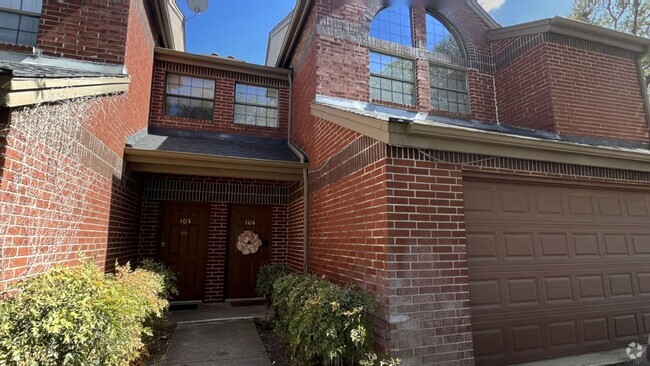 Building Photo - 2 story 2 bed townhome with garage