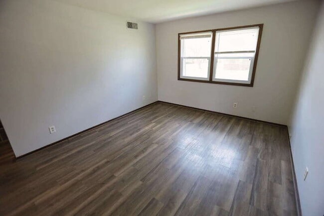 Photo - 2035 Andrew St SE