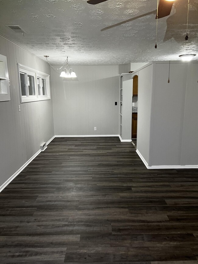 Photo - 4820 Bluebird Ave