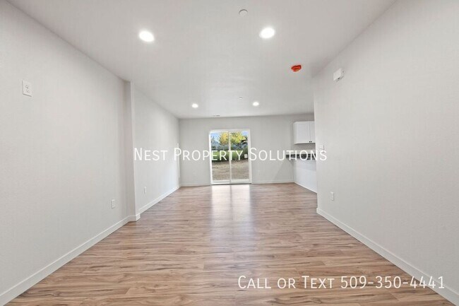 Photo - 215 W 1st St Unit 14