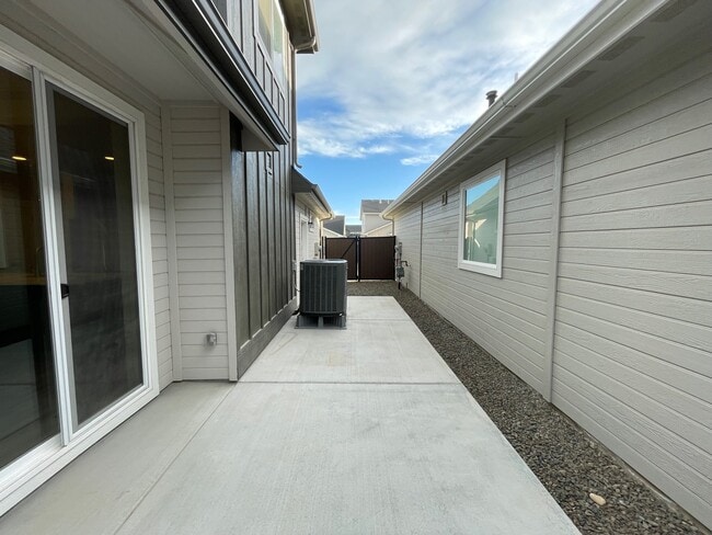 2195 E Hidcote St