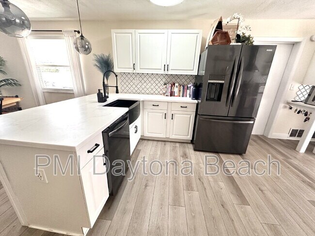 Photo - 2563 S Peninsula Dr